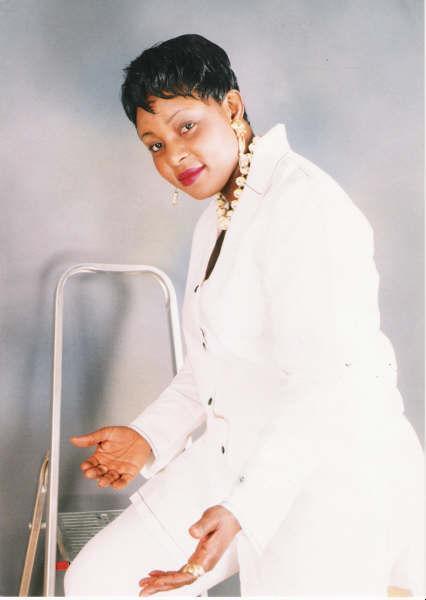 lola  leonardo   ( chantre du seigneur)